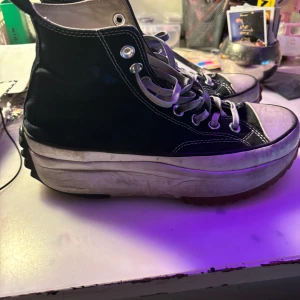 converse  - lite slitna men går helt att använda. storlek 39
