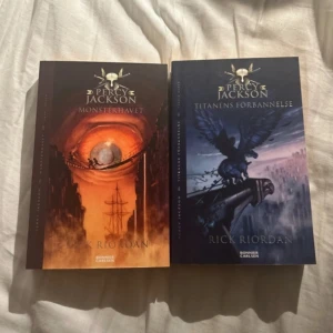 2x Percy Jackson böcker  - 2x Percy Jackson i nyskick. 