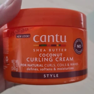 Curls cream  - Säljer dessa då dem inte kommer till användning. Endast provade!  Säljer 69kr styck! 