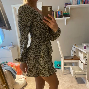 Leopard klänning  - Leopard klänning från NAKD