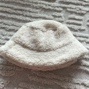 Teddy bucket hat - Teddy bucket jag från hm💓