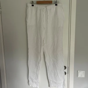 Linnebyxor  - Helt nya, aldrig använda linnebyxor från hm home. Jag är 173 och de går ända ner till fötterna! 