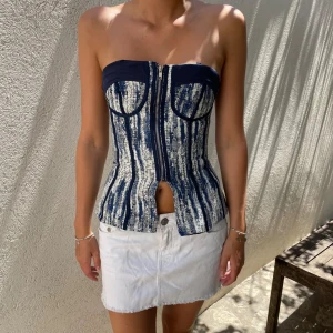 Korset  - Korset top som jag köpte på en vintage butik i paris❤️❤️