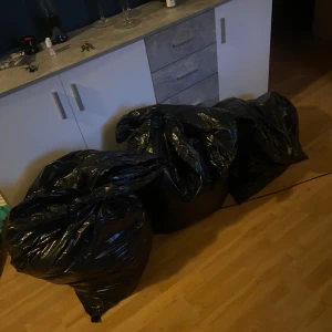 Kläder s/m - Säljer kläder 3 påsar med kläder för 450kr för alla han använt några gånger då jag ränsa mina kläder 😊hör av dig för intresse 