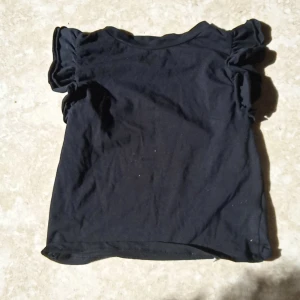 Topp - Säljer denna tröja från lager 157 i storlek xs. Den är köpt på plick och säljer den eftersom att den var för liten. Skriv vid frågor💕