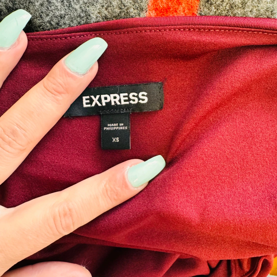 Vinröd klänning från Express - 92