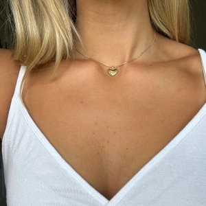 Halsband pilgrim - Superfint hjärthalsband från pilgrim!! Längden justerar man själv