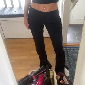 Kostymbyxor  - Säljer mina kostymbyxor med slits då dom är lite stora på mig. 