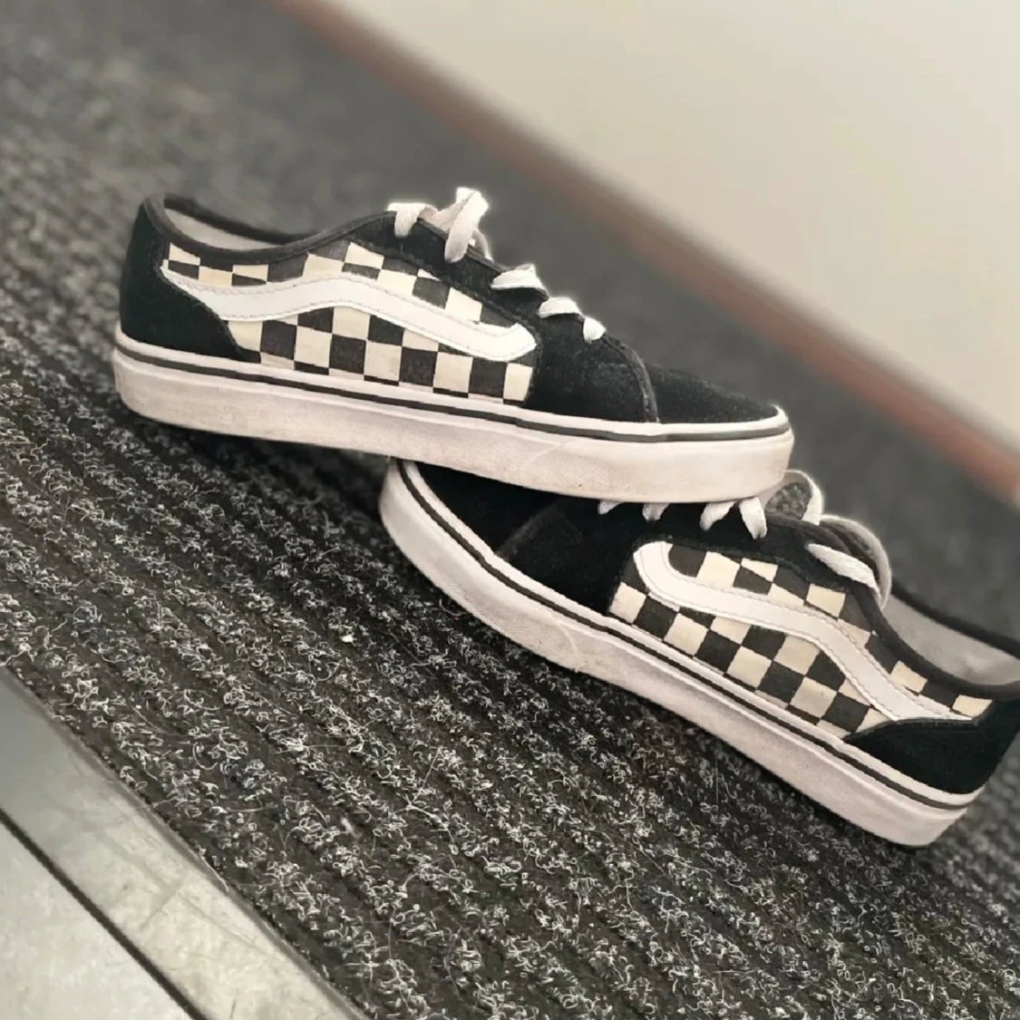 Svartvita rutiga sneakers - 90