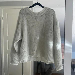 Mintfärgad Stickad tröja - Jättefin tröja som jag säljer då den tyvärr inte kommer till användning, jättefin till hösten🍂❤️