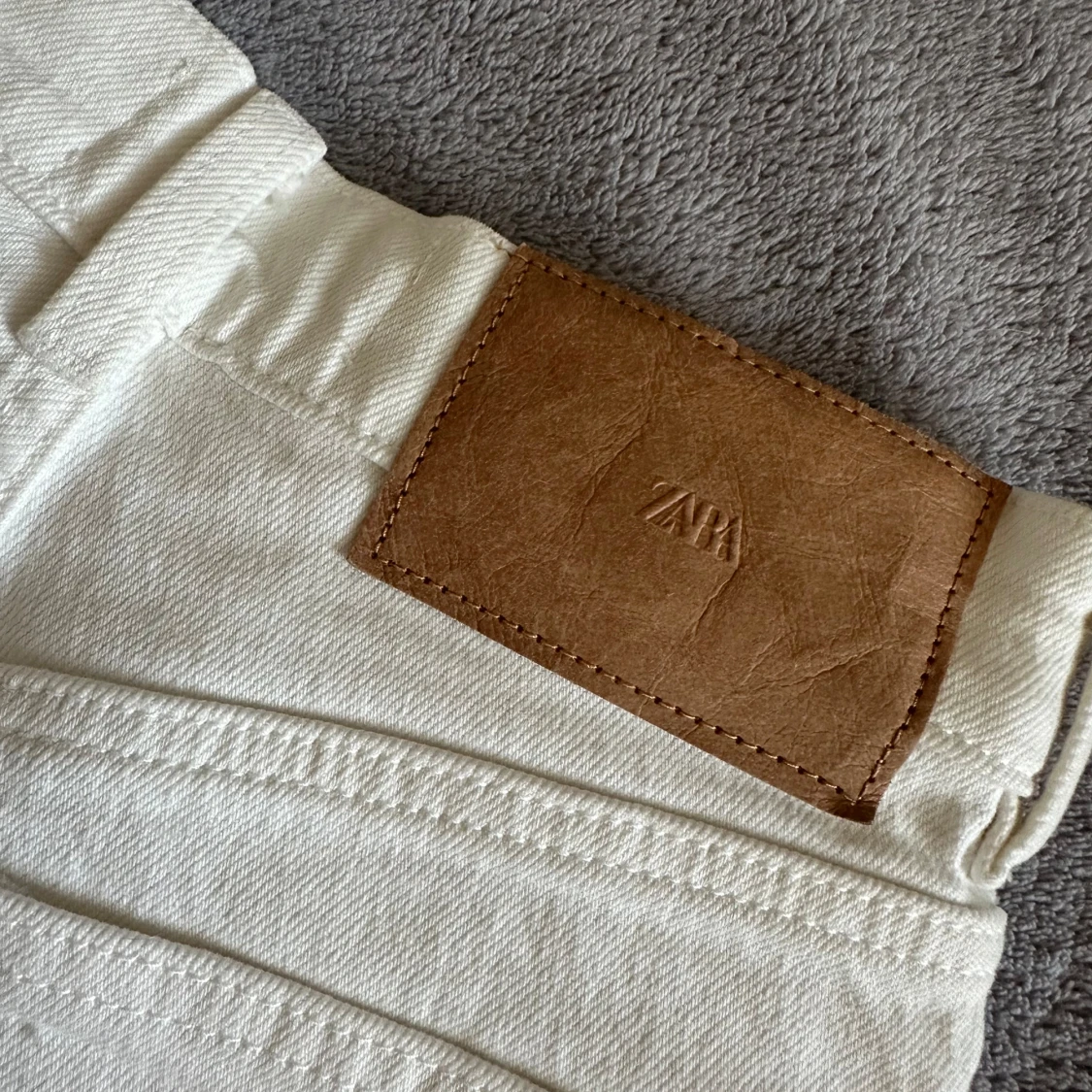 Vita jeansshorts från Zara