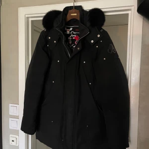 Moose Knuckles vinterjacka - Riktigt bra skick pga använd få gånger, storlek XL