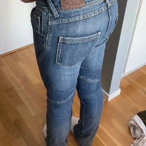 Lågmidjade jeans - Jättefina lågmidjade jeans, köpte de secondhand men de var för små så säljer dem nu💞 
