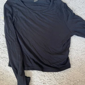 Långarmad tröja - Säljer denna långarmade tröjan från Shein i storlek xs/34