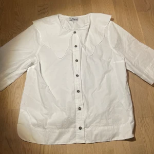 Blus - Jätte fin blus från ganni som jag inte fått användning av
