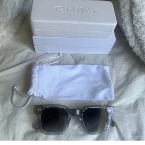 Chimi 04  - Jätte bra skick, finns inga repor osv 😊modell 04 i grå. 