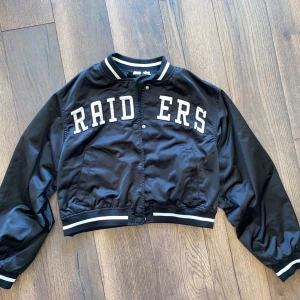 LAS Vegas Raiders NFL Bomberjacka - Bomberjacket NFL lagtröja  Passform stor Sparsamt använd Ofodrad