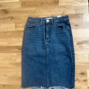 Jeanskjol  - Från Cubus oanvänd 