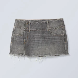 ‼️ SÖKER ‼️  - Söker denna kjol från WEEKDAY i storlek M 💕 Kontakta mig om du vill sälja 💖 