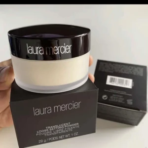 Laura mercier powder  - Säljer helt oöppnad laura mercier powder . Nypris är 530 men jag säljee för 330 