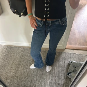 Supersnygga bootcut jeans💞 - Säljer dessa as snygga bootcut  och lågmidjade jeans ifrån pepe jeans❣️ Kontakta för midjemått och inerbenslängd❣️