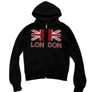 London Hoodie - Skön hoodie passar M/L för tjejer o S för killar 