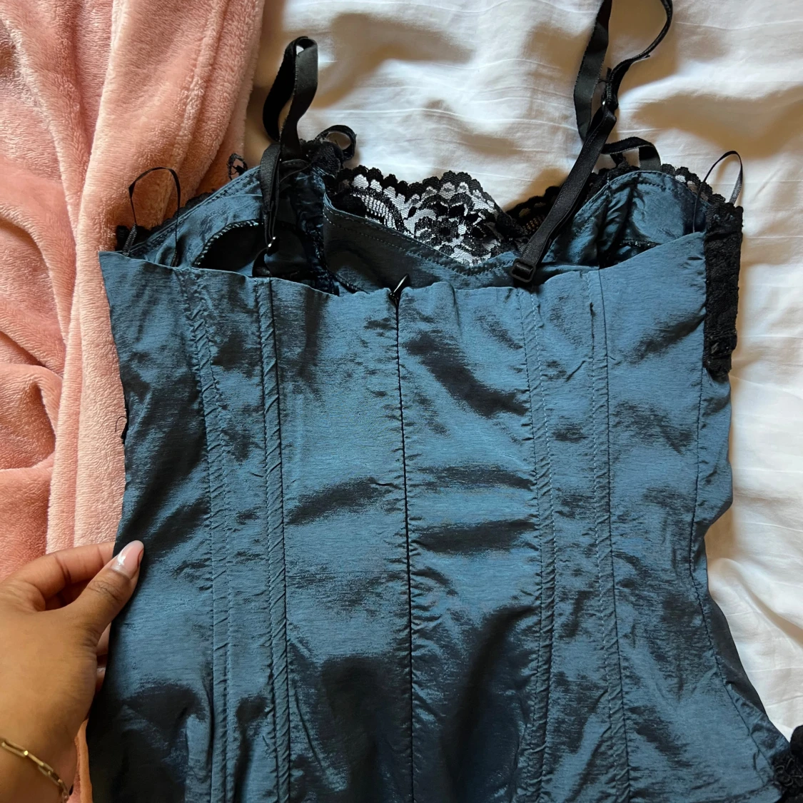 Svart och blå korsett med spetsdetaljer - 90