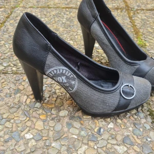 Högklackade  - Använda en gång så superfint skick