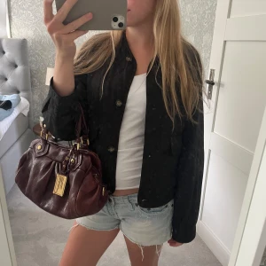 Höstjacka  - Perfekt till hösten då den inte är för varm eller kall 🥰 