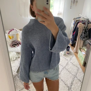 Blå stickad tröja - Blå grov stickad tröja från arket🦋🫶🏼