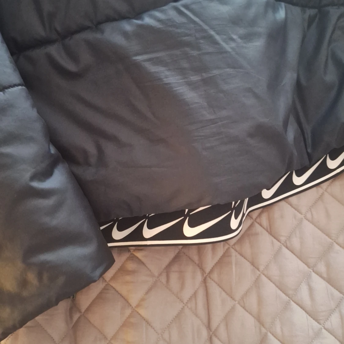 Svart pufferjacka från Nike - 92