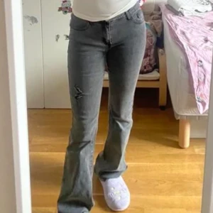 Jeans  - Säljer min jeans den är inte min storlek. 