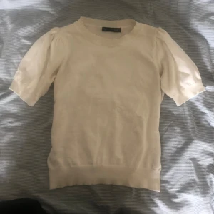 Tröja - Jättesöt tröja med trekvartsärm, inga defekter 💞