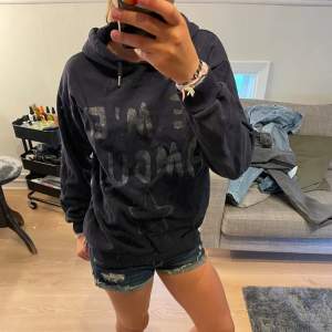 Marin blå hoodie 