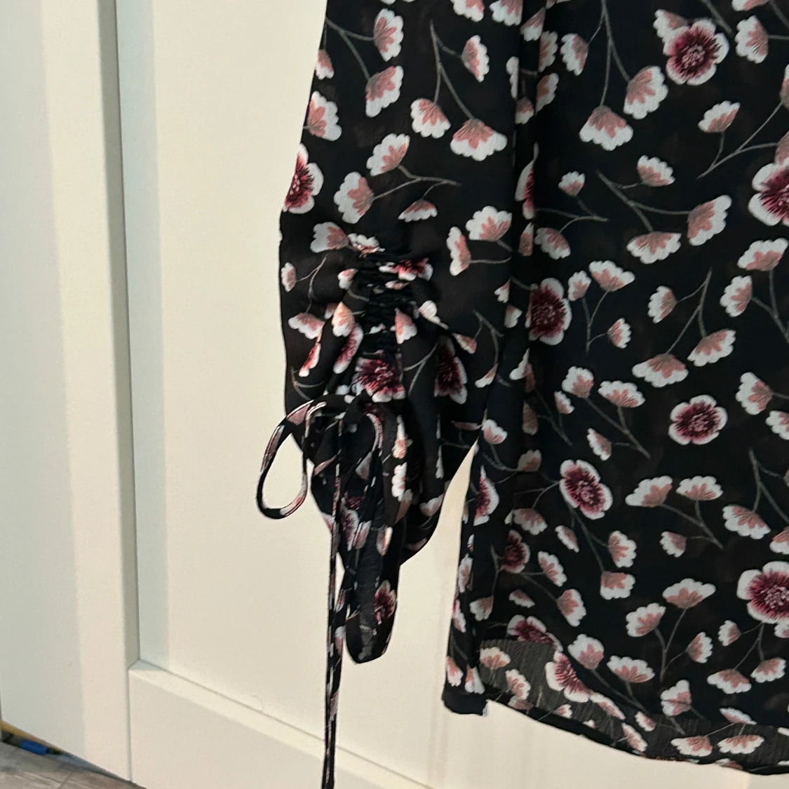 Blommig blus från Gina Tricot - 93