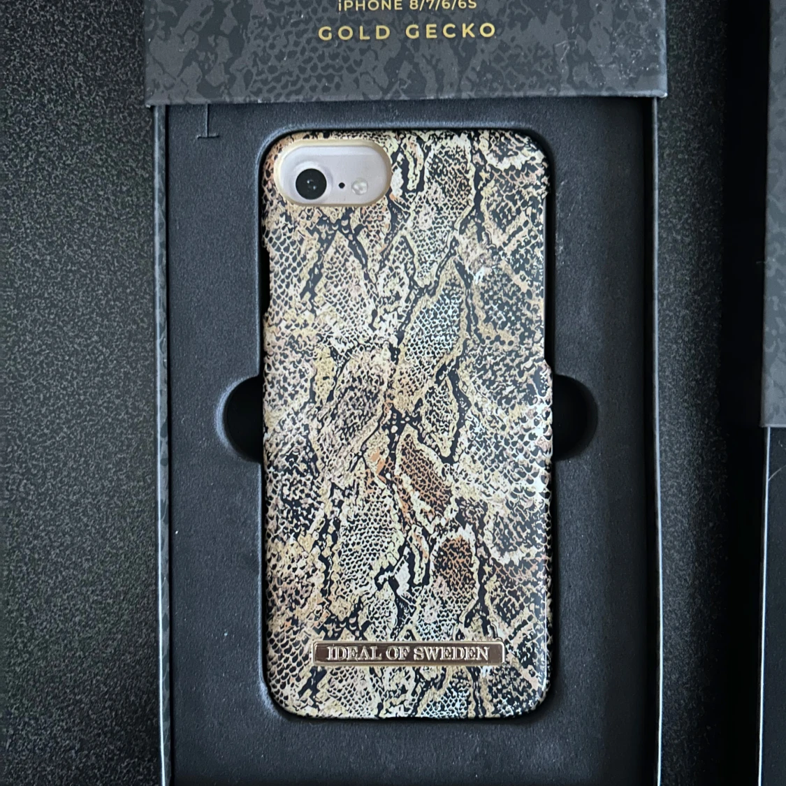 Mobilskal Gold Gecko från iDeal of Sweden - 90