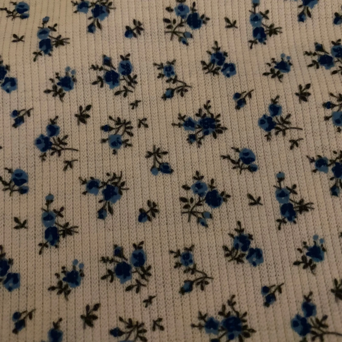 Blommig klänning med knytband - 90