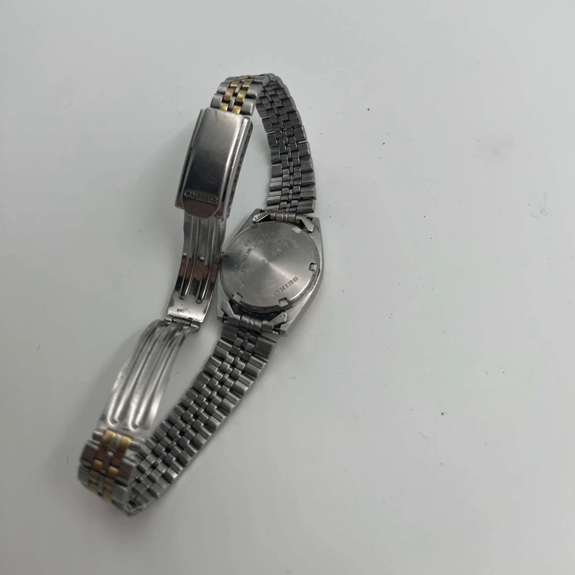 Isolde- Tvåfärgad klocka med länkarmband - 2