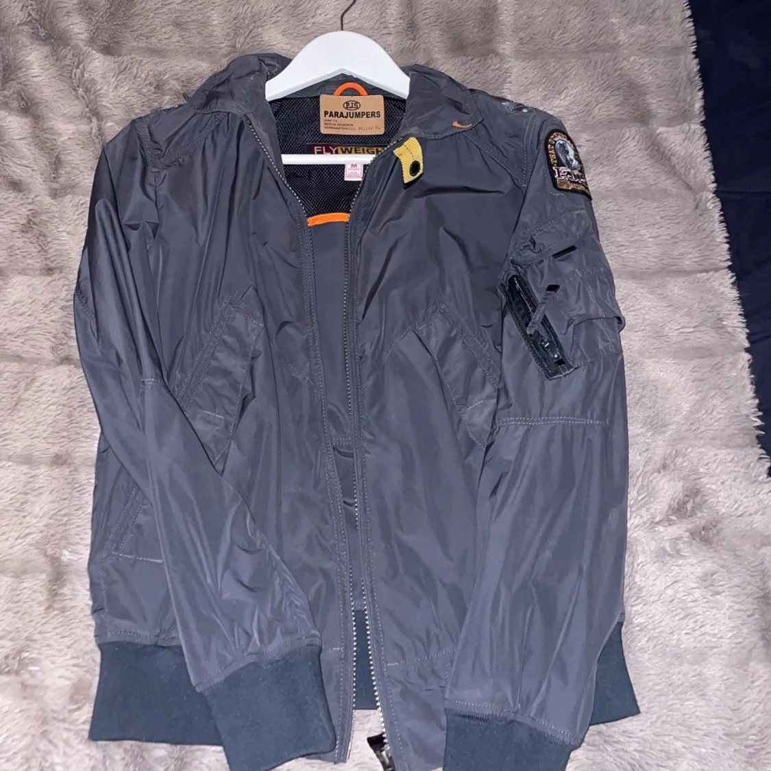 Grå vindjacka från Parajumpers