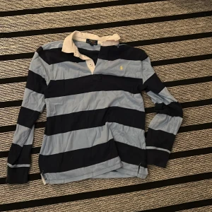 Rugby tröja Ralph lauren - Rugby tröja från Ralph lauren storlek 14/16 som motsvarar xs
