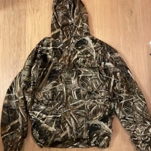 Realtree camouflage jacka - Säljer en cool camouflagejacka från Gamehide med Realtree Max5-mönster. Insåg att den var lite stor så jag krävs sälja den😔😔 storlek XL. Var inte rädd att ställe frågor om mått eller om fler bilder.🙏🙏