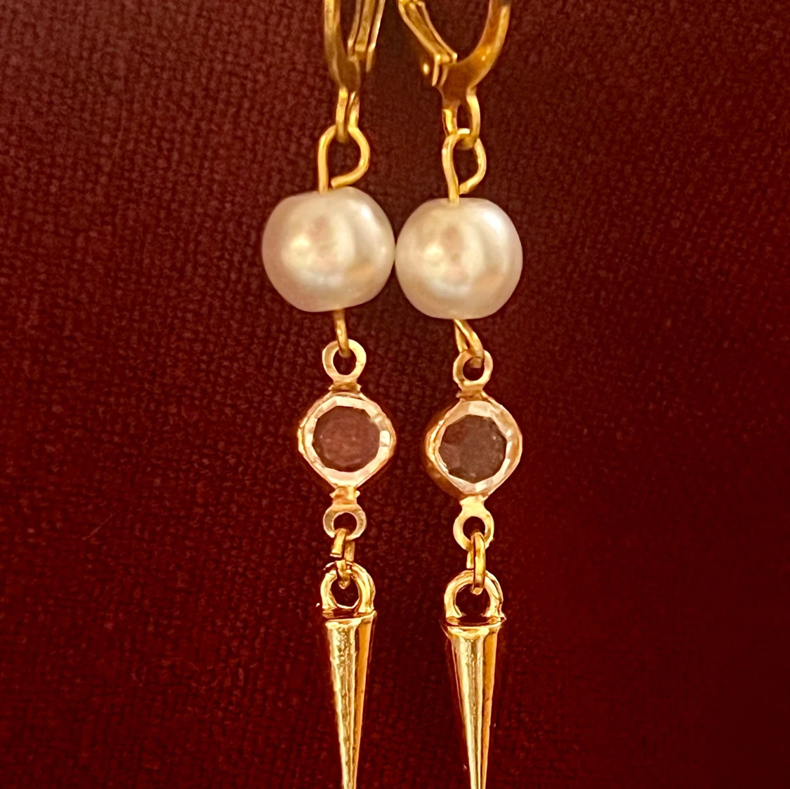 SNYGGASTE NITÖRHÄNGEN i guld - 90