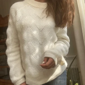 Mysig stickad - PERFEKT TILL VINTERN!! Sååå finnn😍Storlek M men passar S lika väl