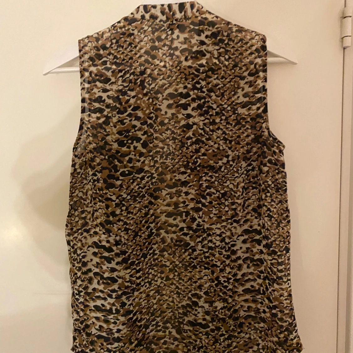 Leopardmönstrad tunn väst från Lauren