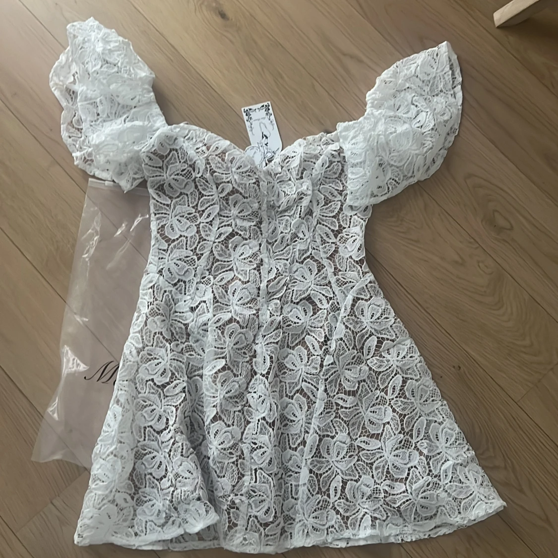 Vit spetsklänning från Miss Rosier - 2