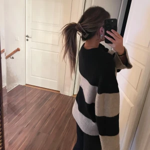 Stickad tröja  - Stickad tröja från Gina, nypris var 499kr slut på hemsidan ❤️