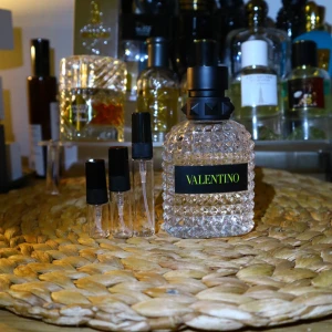 Valentino Yellow Dream - En härlig tropisk ananas doft. Sample 5ml=52kr fler storleks alternativ finns i min profil