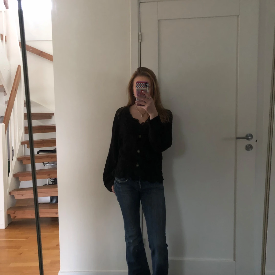 Svart kofta med knappar