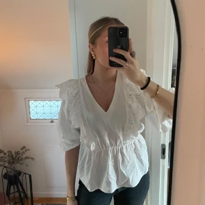 Vit blus - Blus från Pernilla Wahlgrens kollektion🙌🏻