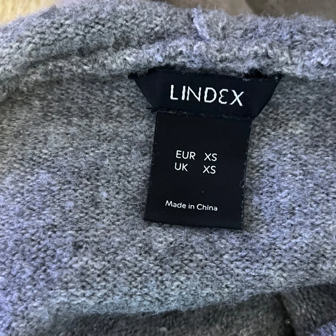 Grå hoodie från Lindex - 91